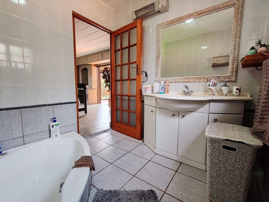 4 Bedroom Property for Sale in Van Der Hoff Park North West